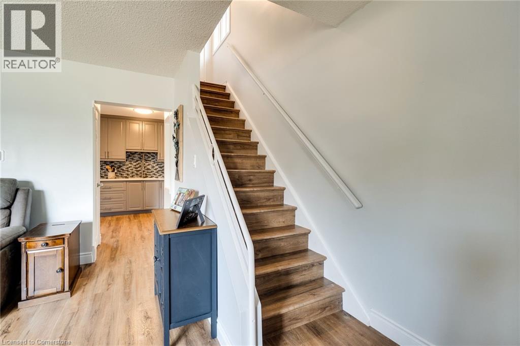 Photo 33 of 17 Ronaldshay Avenue, Hamilton ON