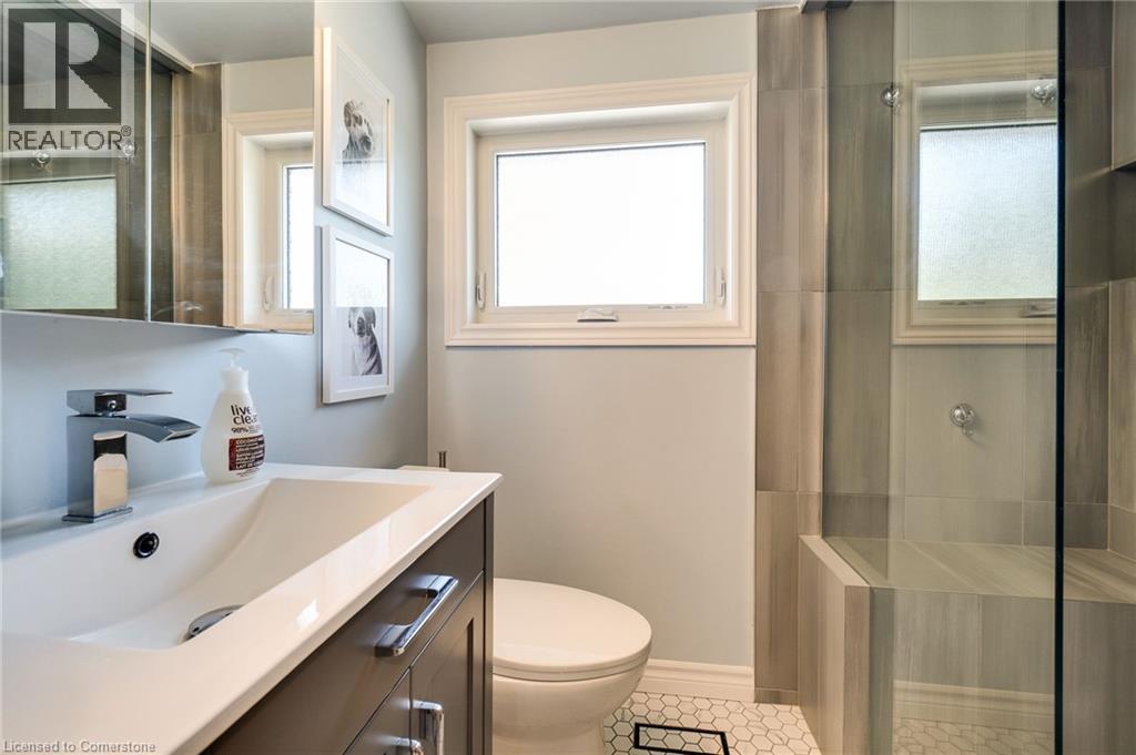 Photo 18 of 17 Ronaldshay Avenue, Hamilton ON