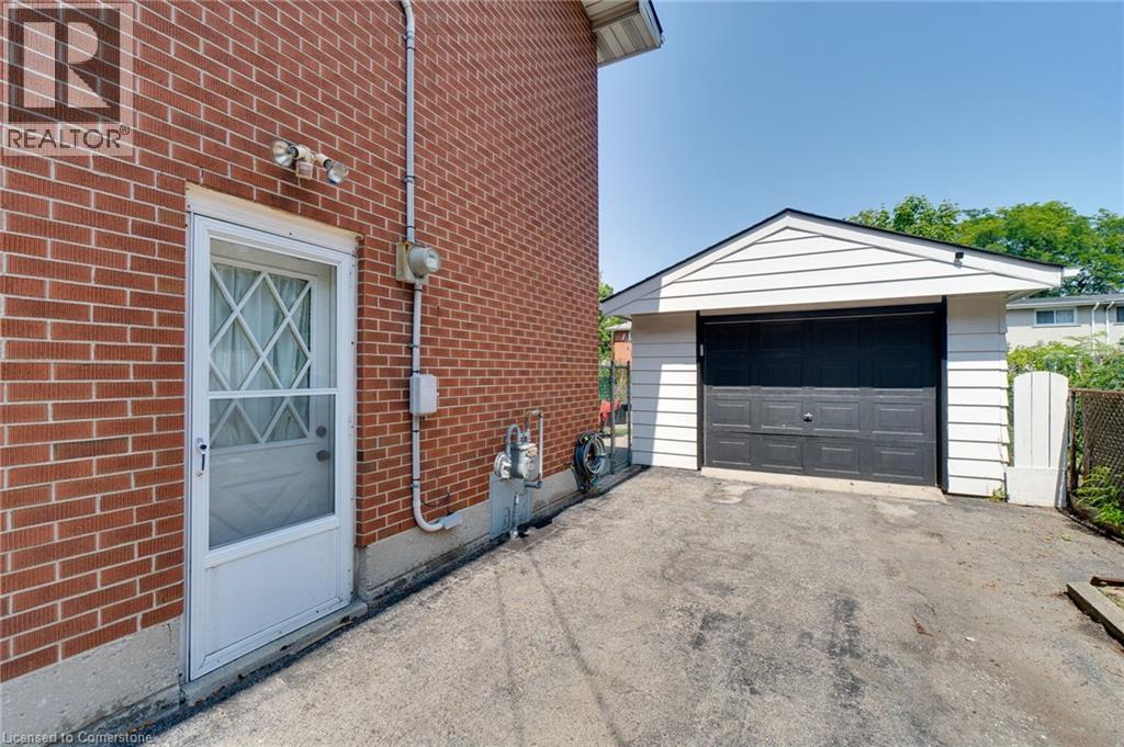 Photo 6 of 17 Ronaldshay Avenue, Hamilton ON