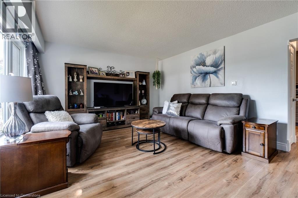 Photo 13 of 17 Ronaldshay Avenue, Hamilton ON