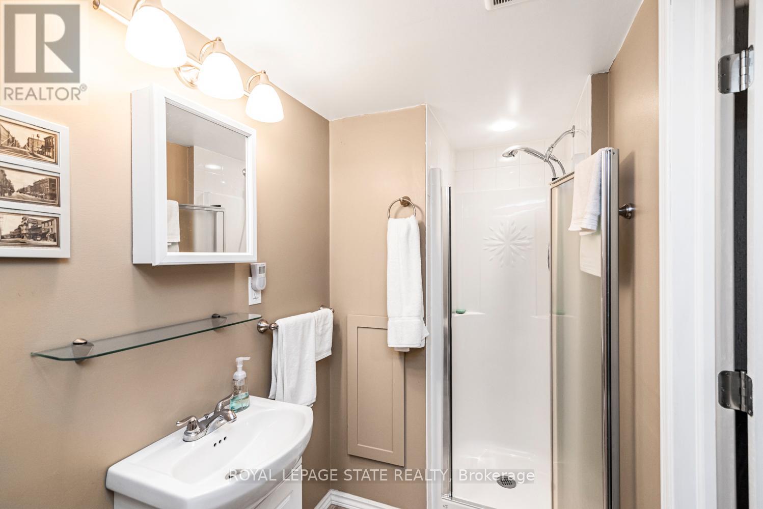 Photo 23 of 321 East 15th Street, Hamilton ON