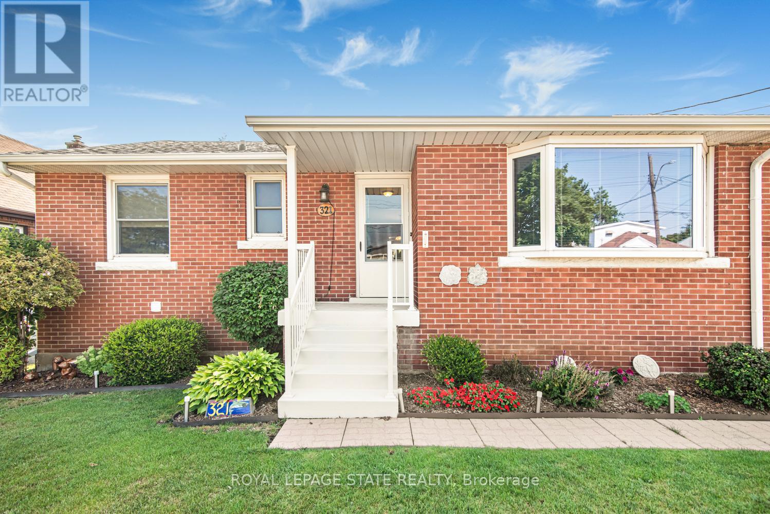 Photo 3 of 321 East 15th Street, Hamilton ON
