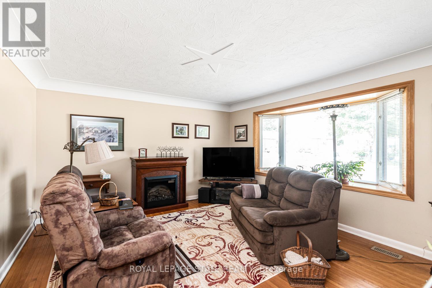 Photo 9 of 321 East 15th Street, Hamilton ON
