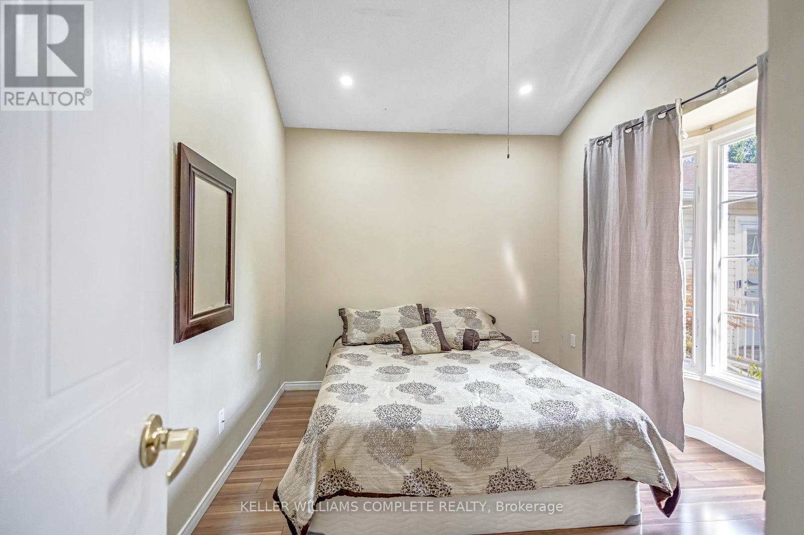 Photo 22 of 375 Silverbirch Boulevard, Hamilton ON
