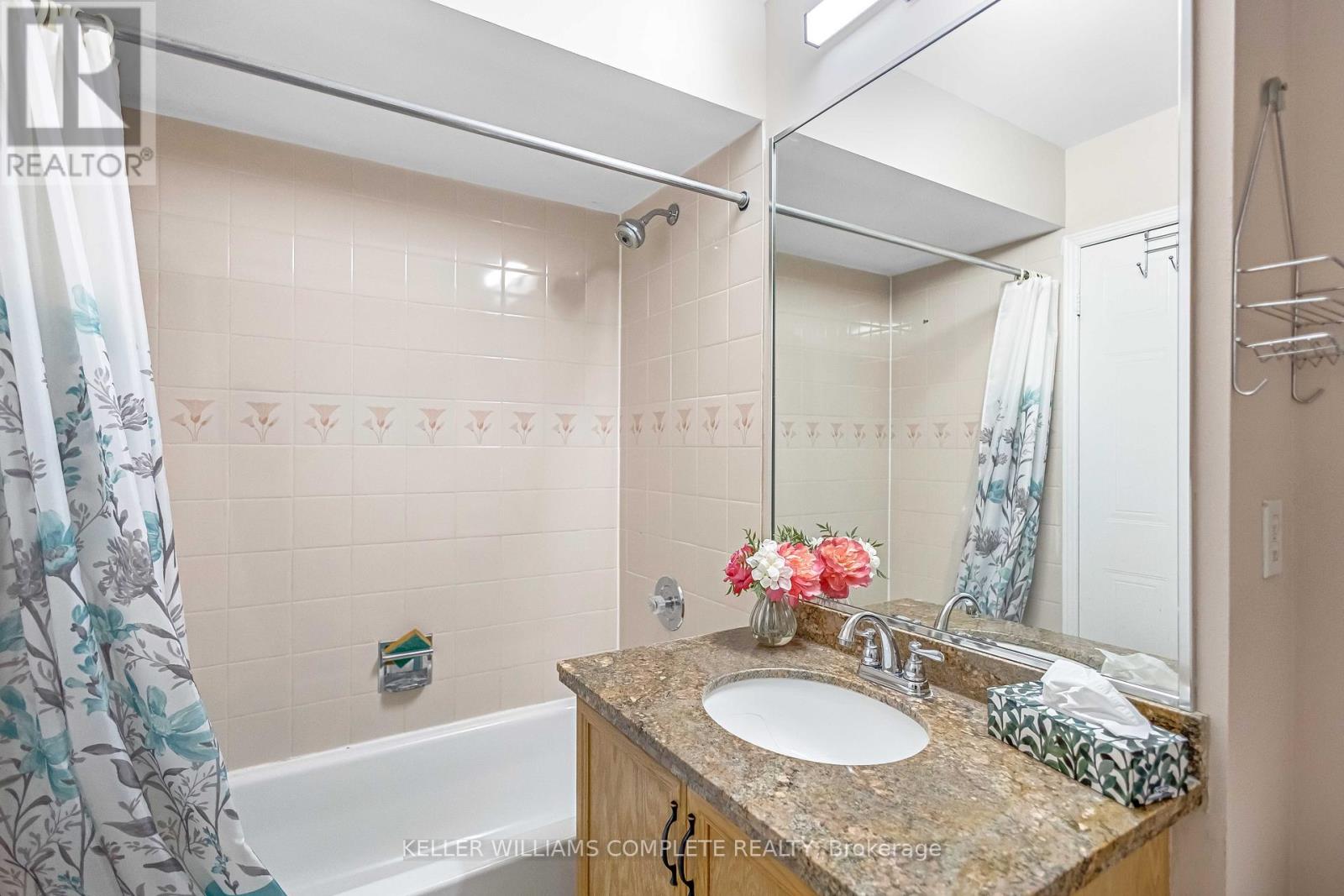 Photo 25 of 375 Silverbirch Boulevard, Hamilton ON