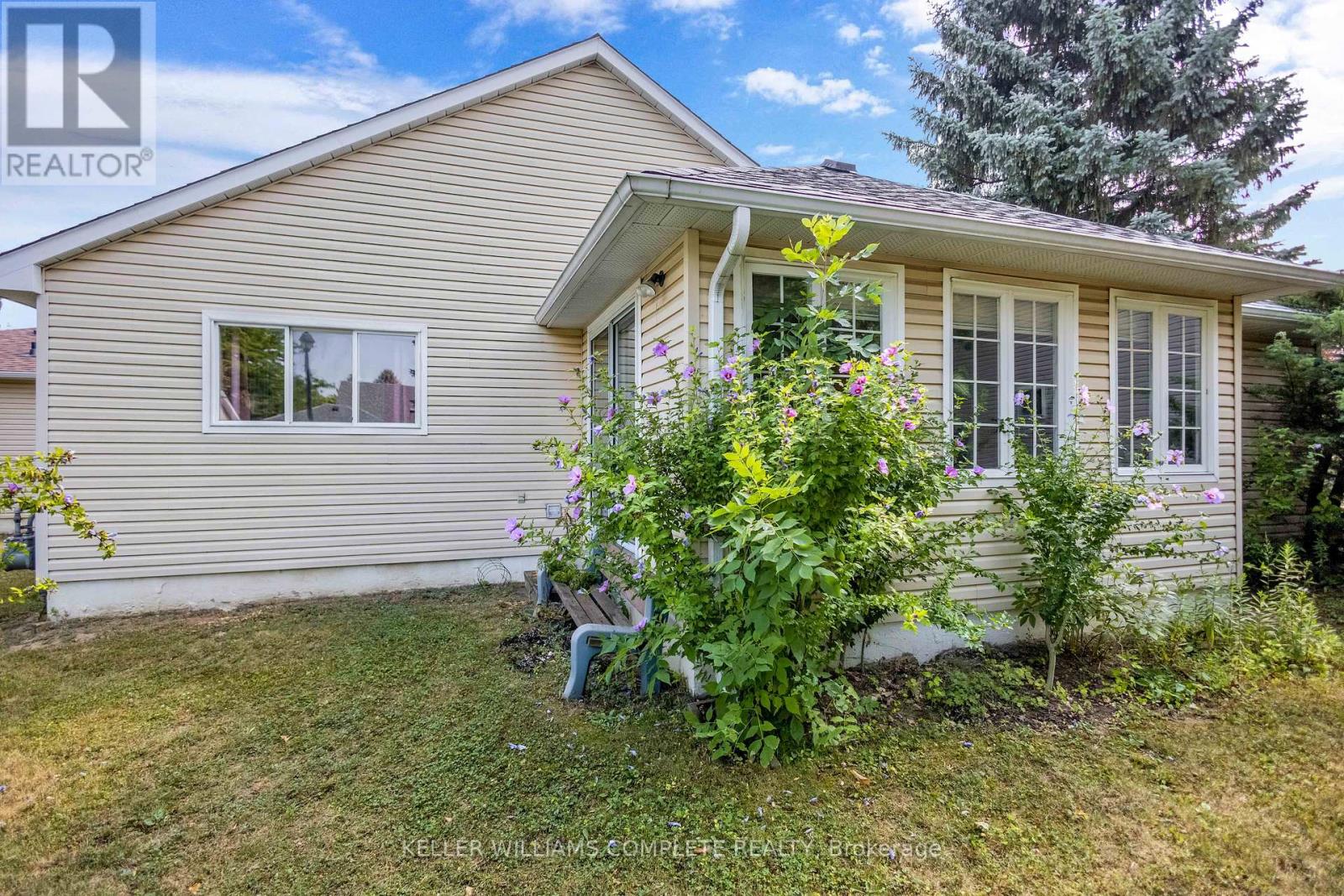 Photo 28 of 375 Silverbirch Boulevard, Hamilton ON