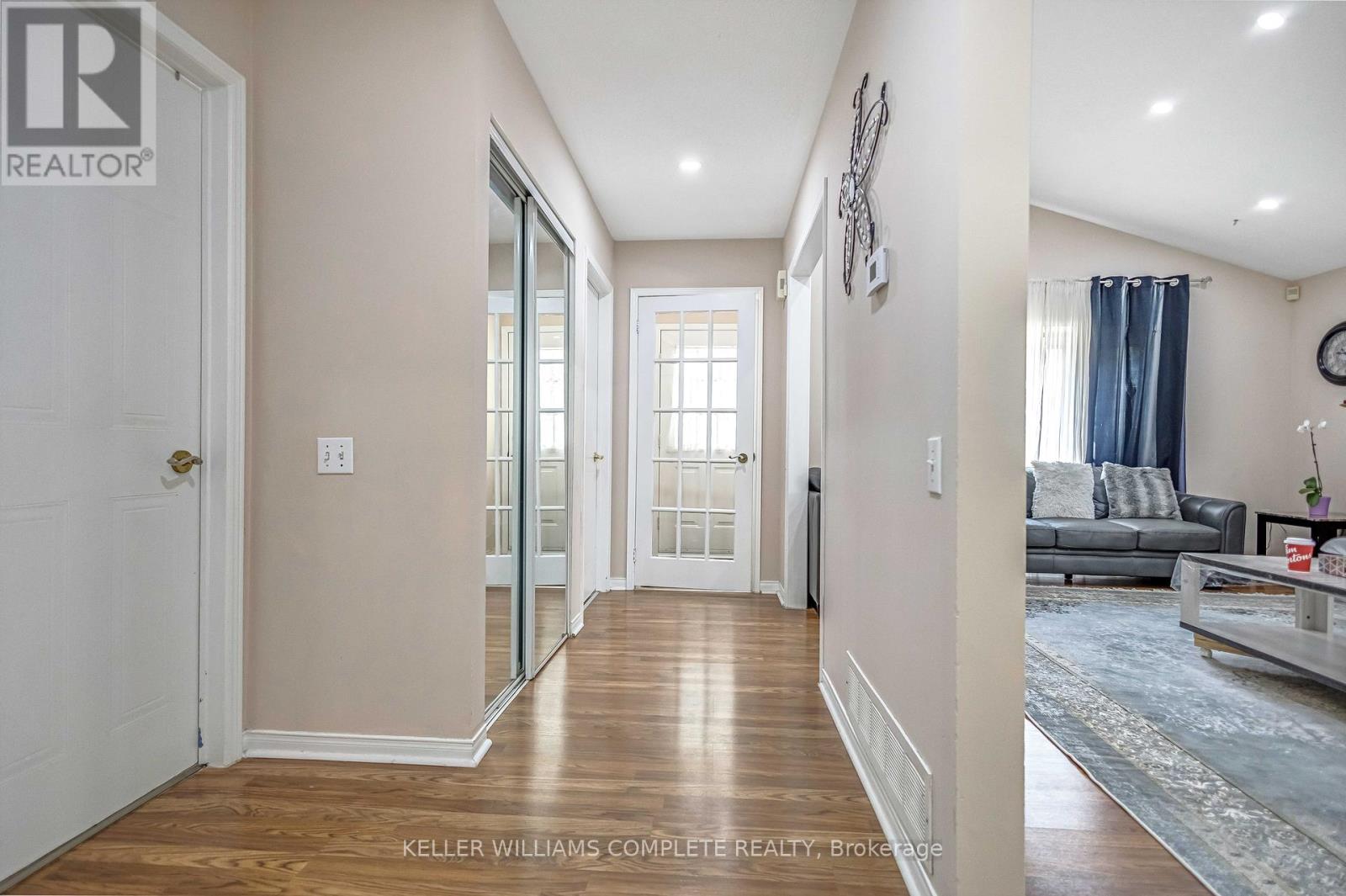 Photo 5 of 375 Silverbirch Boulevard, Hamilton ON