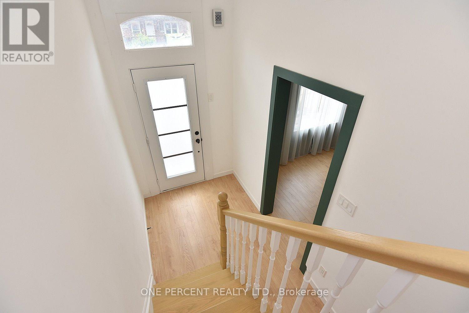 Photo 4 of 273 Robert Street, Hamilton ON