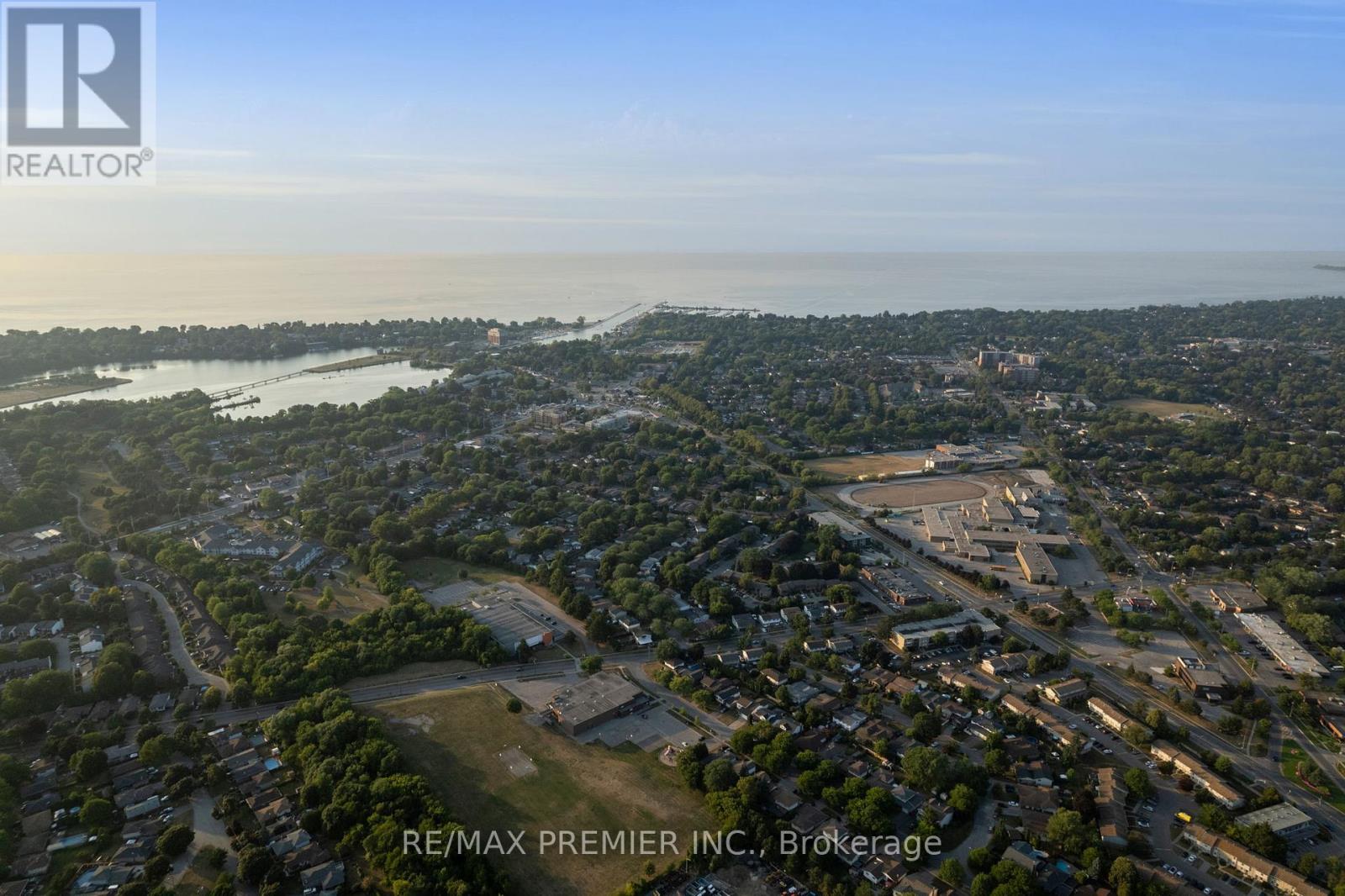 Photo 40 of 12 The Meadows, St Catharines ON