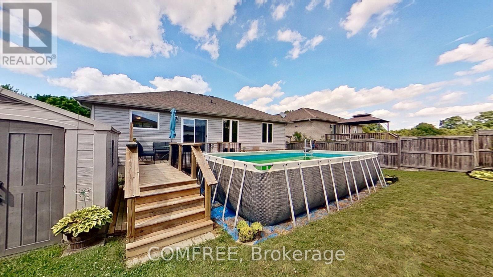 Photo 31 of 4012 Edward Street, Petrolia ON