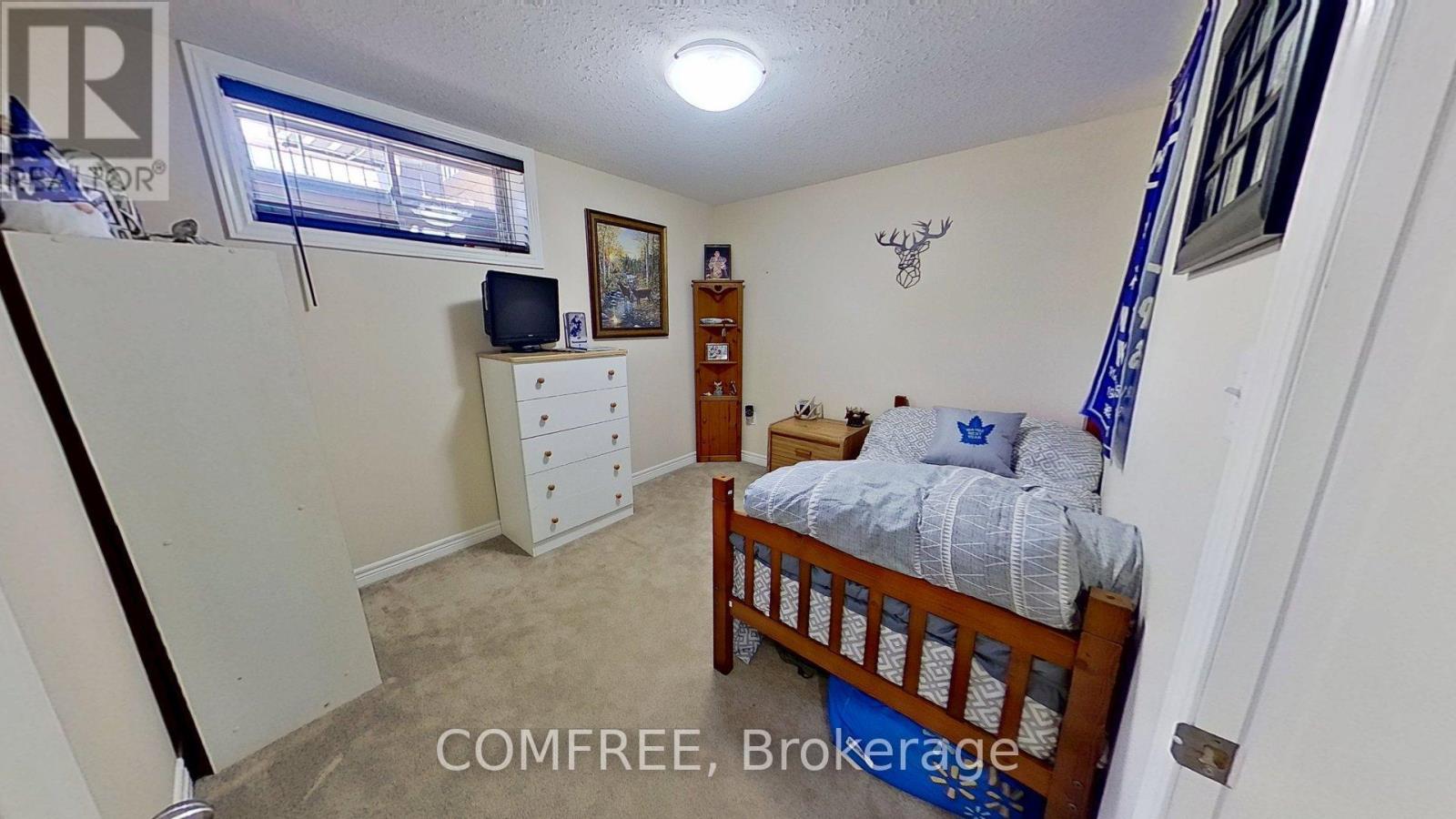 Photo 26 of 4012 Edward Street, Petrolia ON