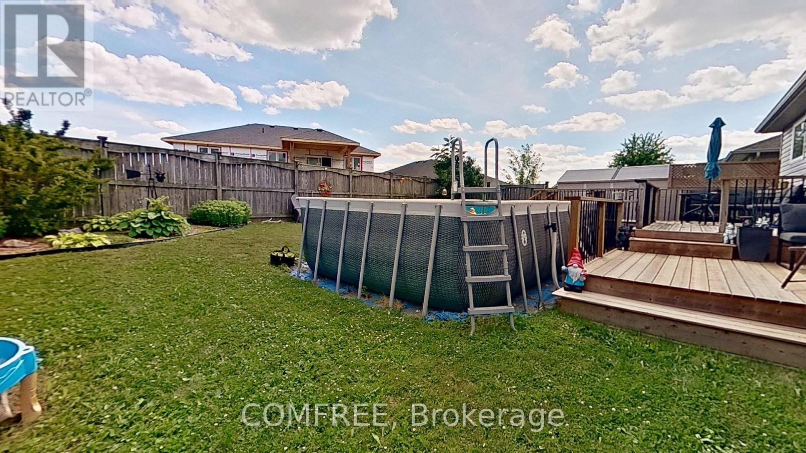 Photo 33 of 4012 Edward Street, Petrolia ON