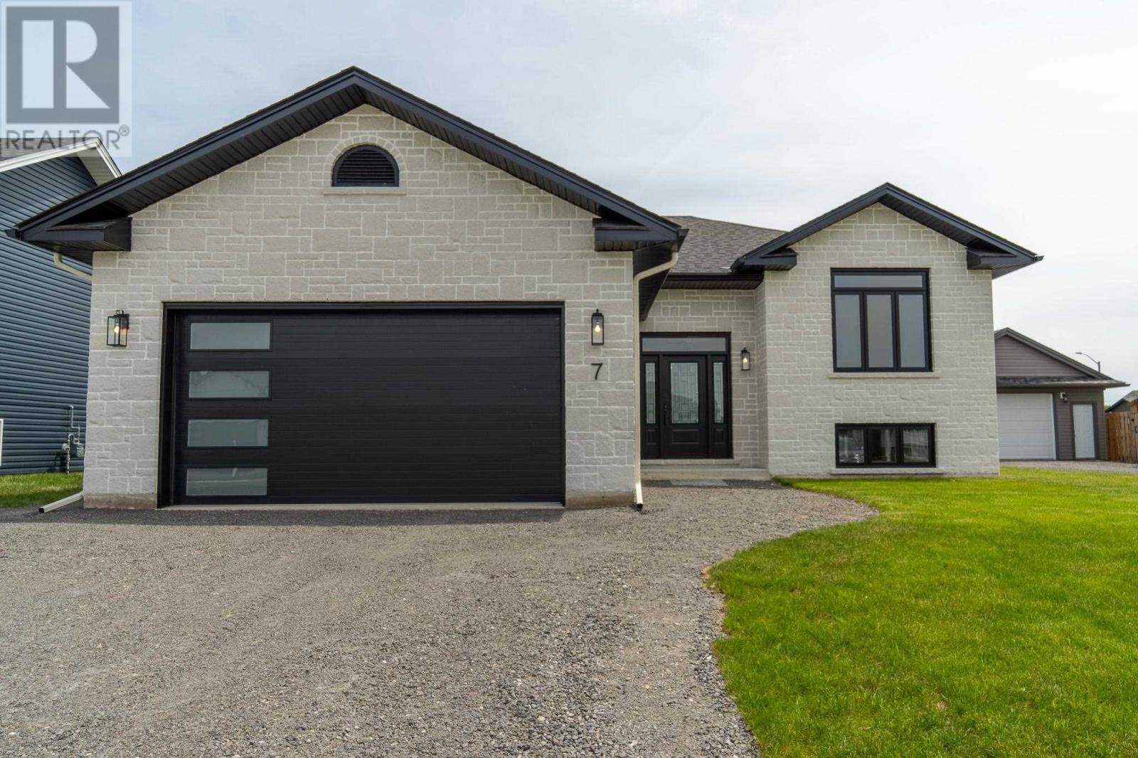 Photo 42 of 7 Noah Dr, Sault Ste Marie ON