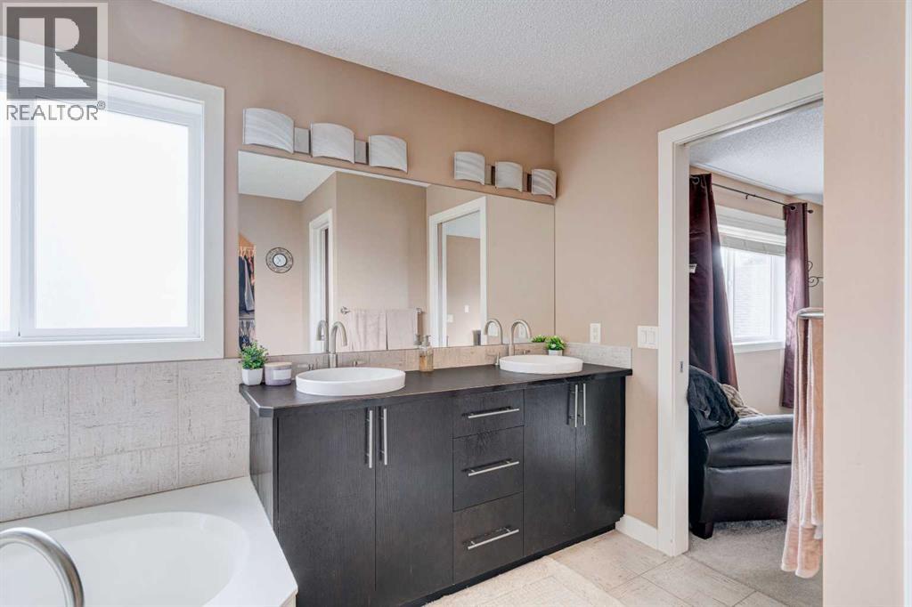 Single Family House for Sale in  Autumn Gardens SE Auburn Bay Calgary 