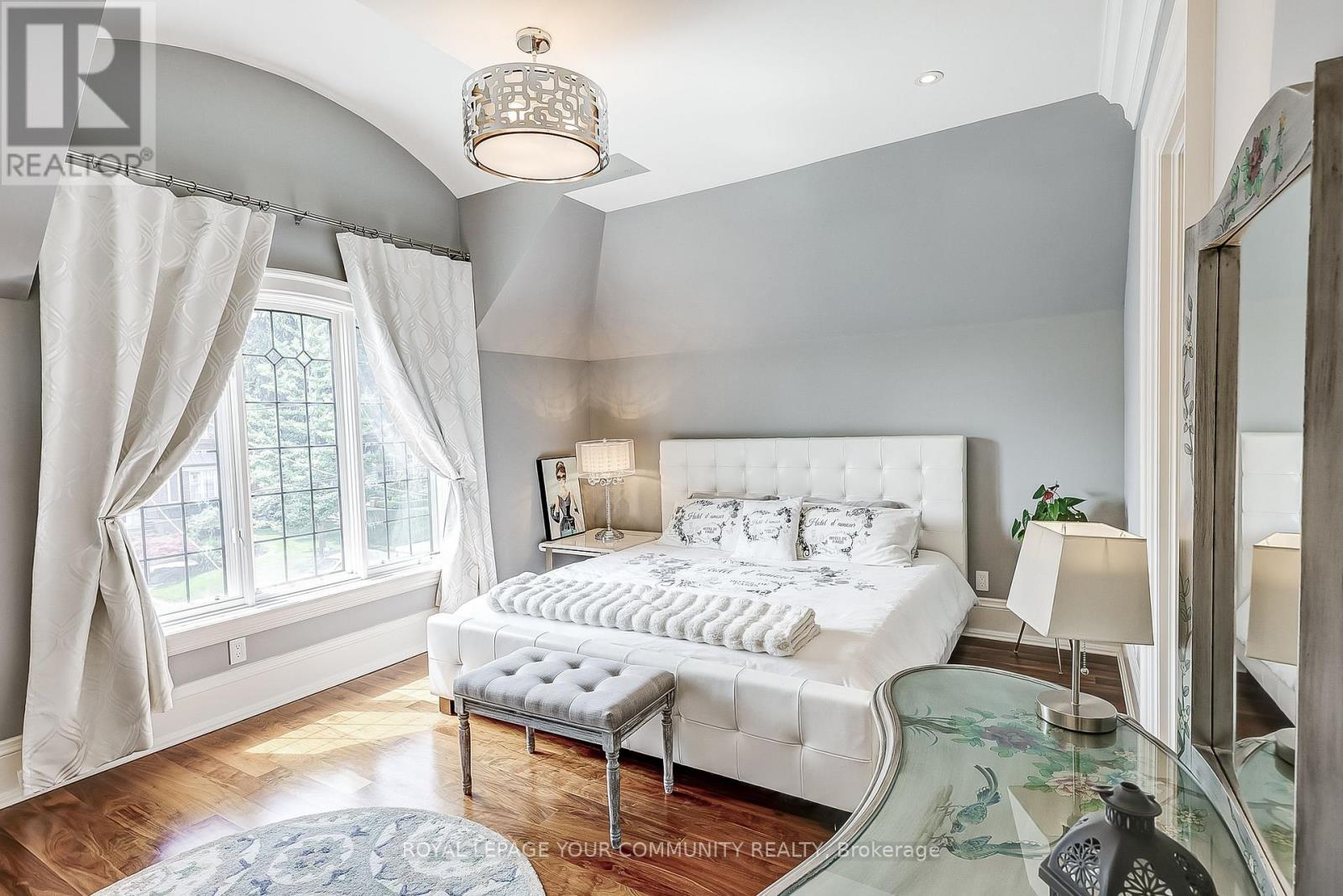 Photo 15 of 222 St Leonards Avenue, Toronto ON