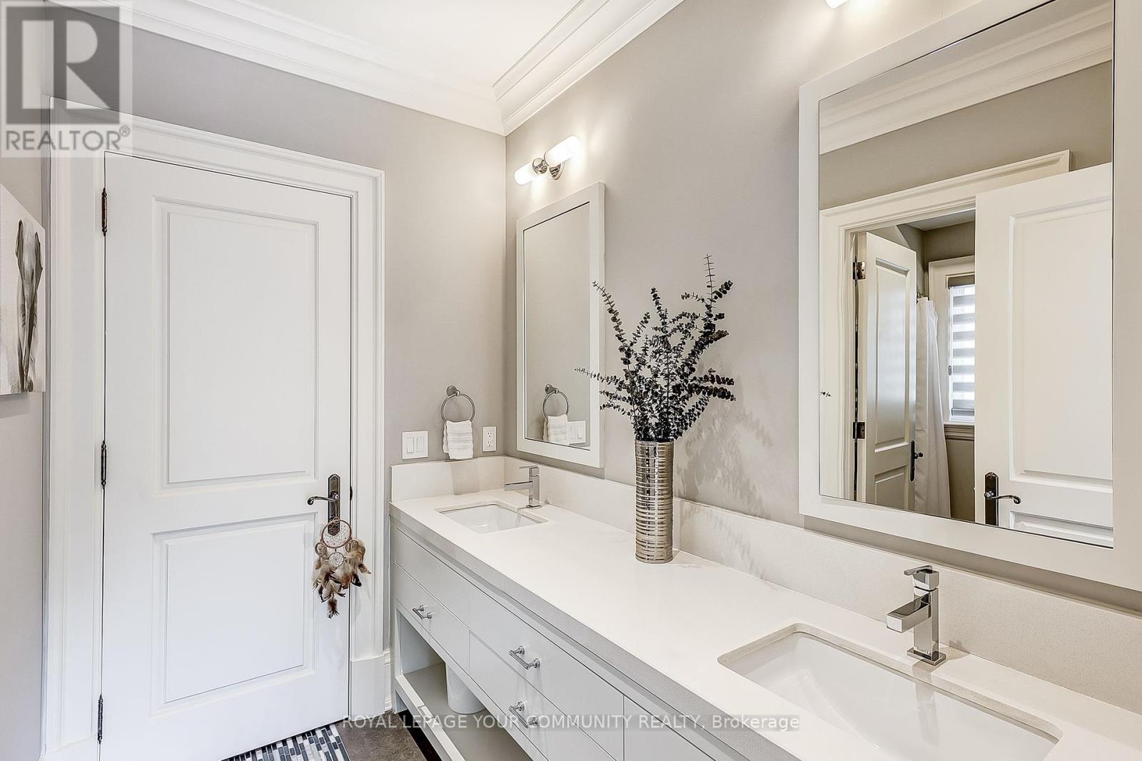 Photo 21 of 222 St Leonards Avenue, Toronto ON