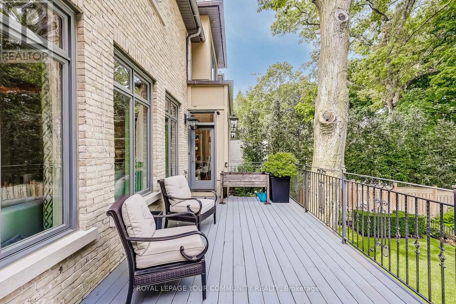 Photo 36 of 222 St Leonards Avenue, Toronto ON