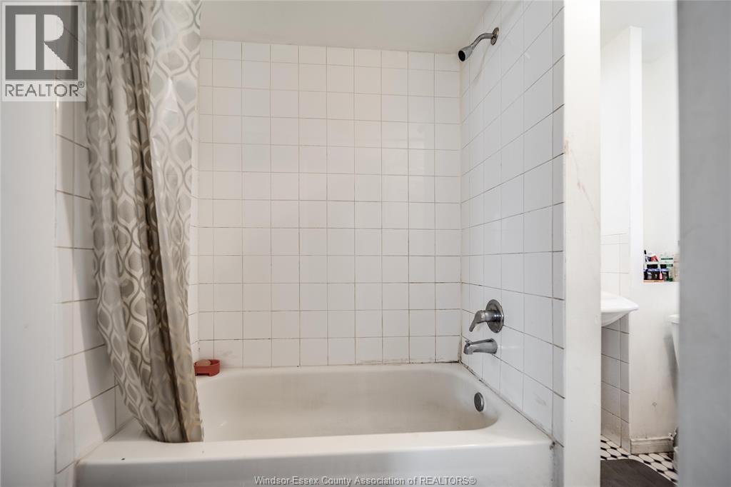 Photo 7 of 756 Brant Street, Windsor ON