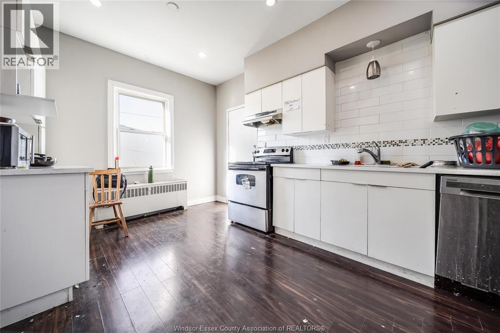 Photo 4 of 756 Brant Street, Windsor ON