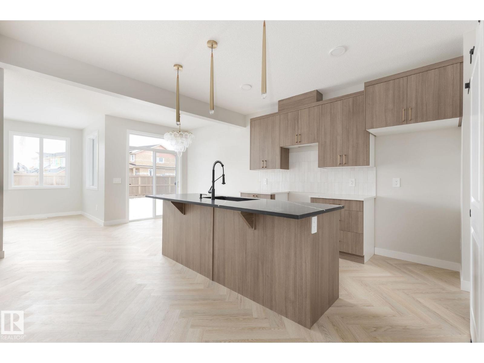 Photo 1 of 2839 65 St Sw, Edmonton AB