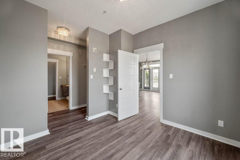 Photo 13 of 412 10518 113 St Nw, Edmonton AB