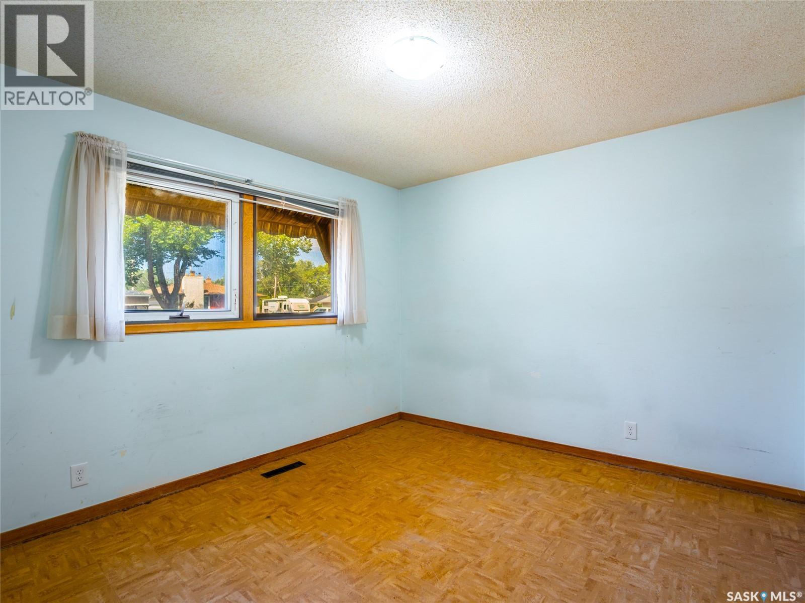 Photo 11 of 1737 Regent Street, Regina SK