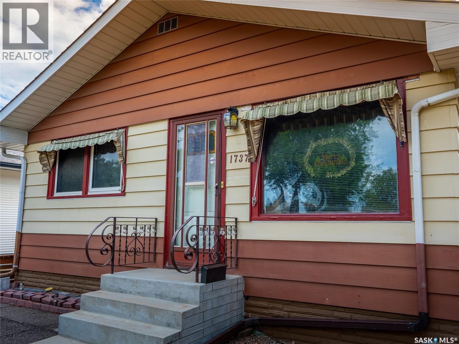 Photo 2 of 1737 Regent Street, Regina SK