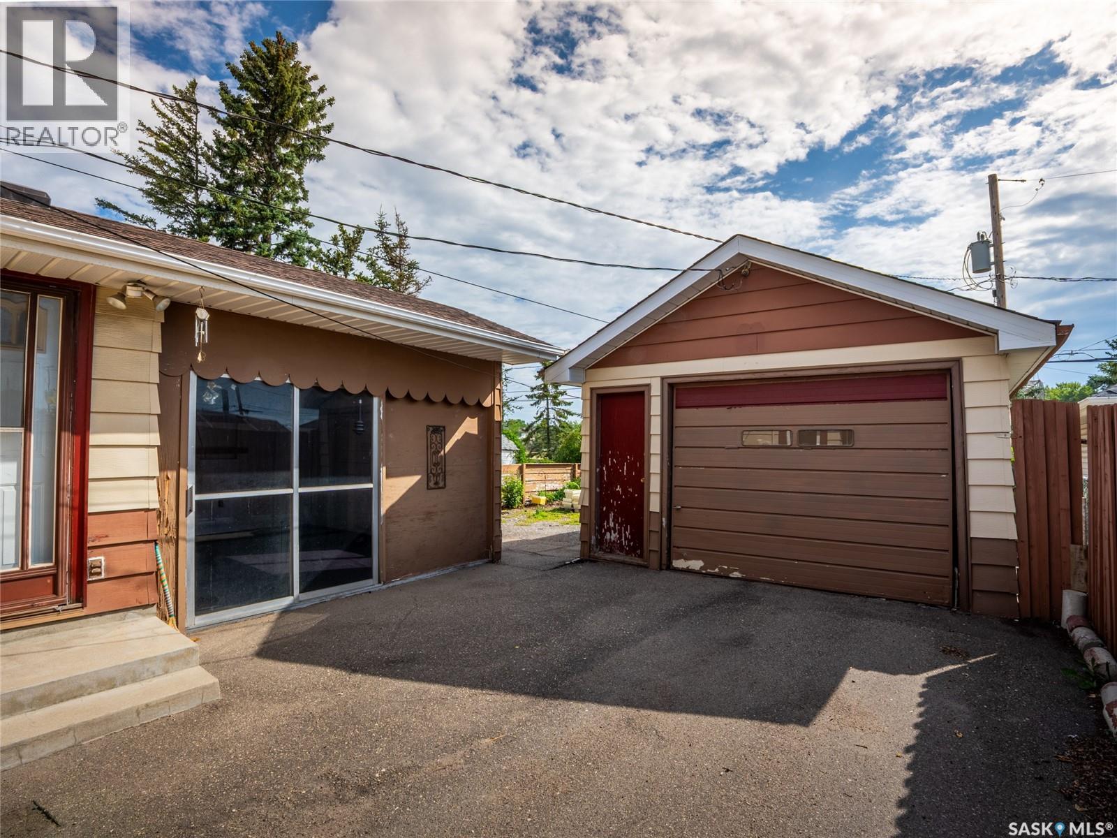 Photo 21 of 1737 Regent Street, Regina SK