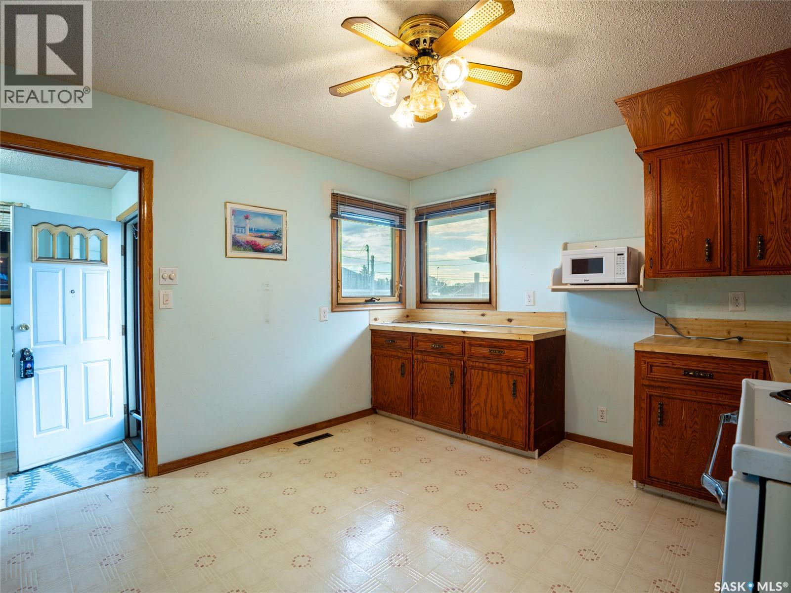 Photo 5 of 1737 Regent Street, Regina SK