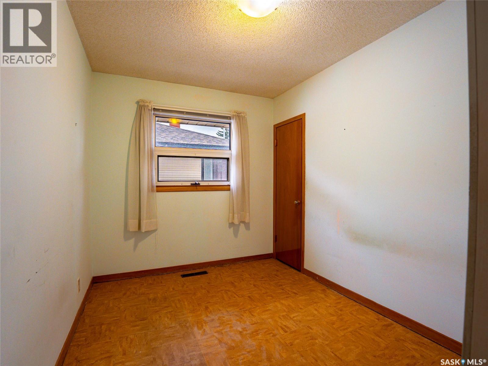 Photo 8 of 1737 Regent Street, Regina SK