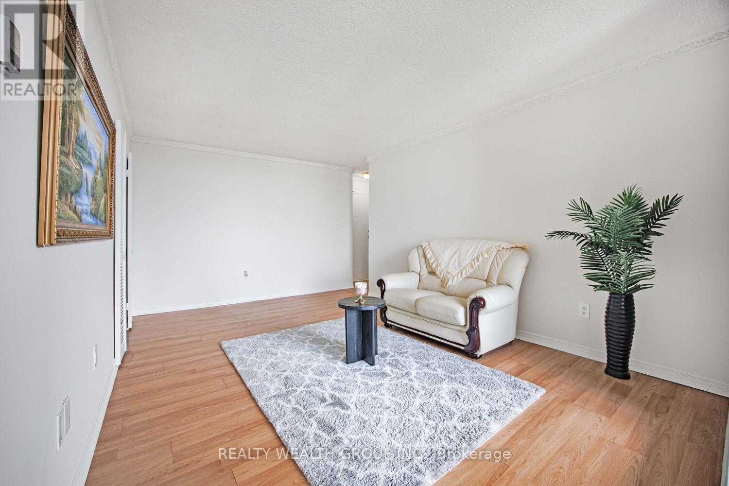 Photo 7 of 1105 90 Ling Road, Toronto ON