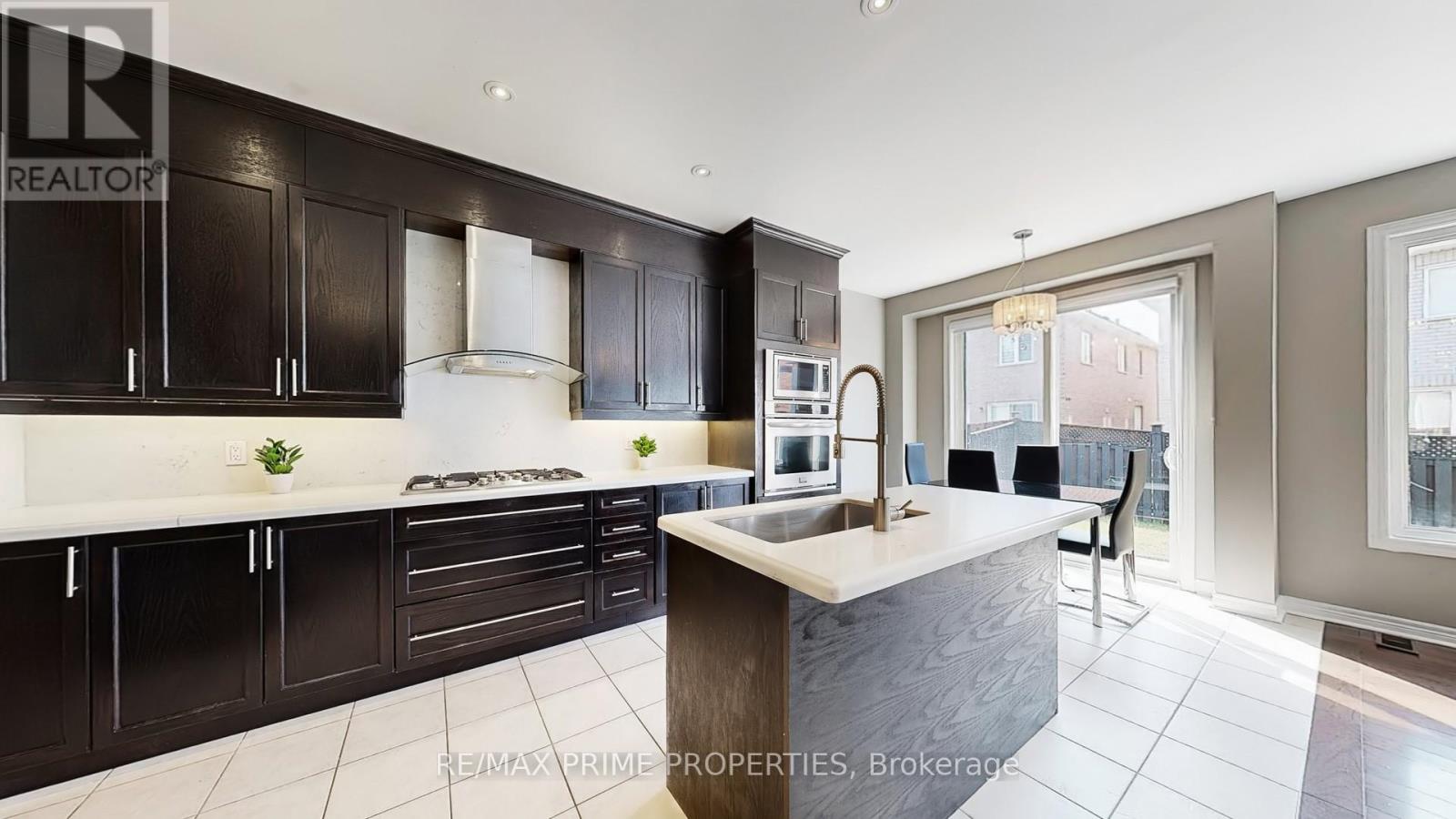 Photo 11 of 13 Lundy Drive, Markham ON