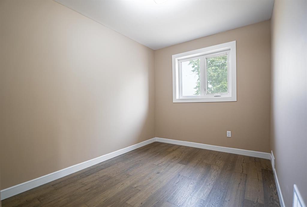 Photo 21 of 949 Strathnaver Avenue, Selkirk MB