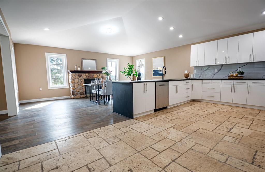 Photo 12 of 949 Strathnaver Avenue, Selkirk MB