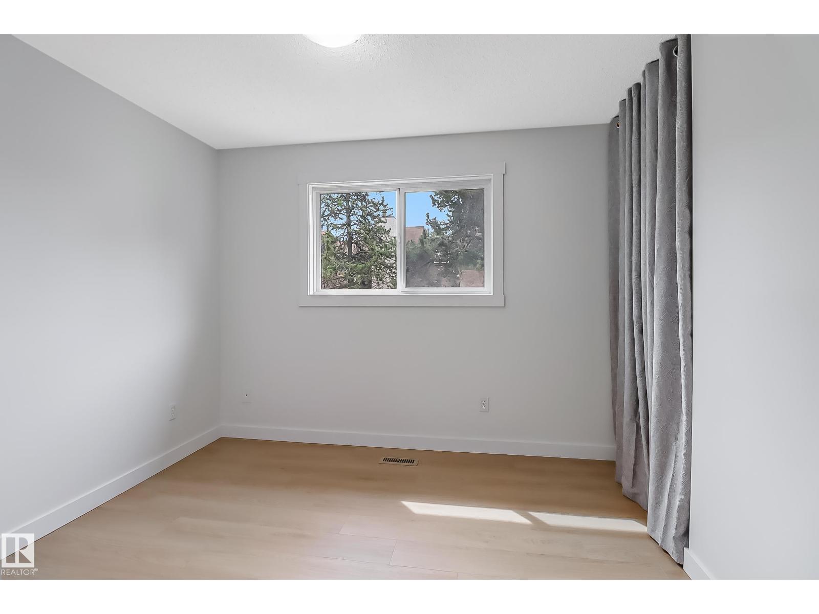Photo 14 of 744 Saddleback Rd Nw, Edmonton AB