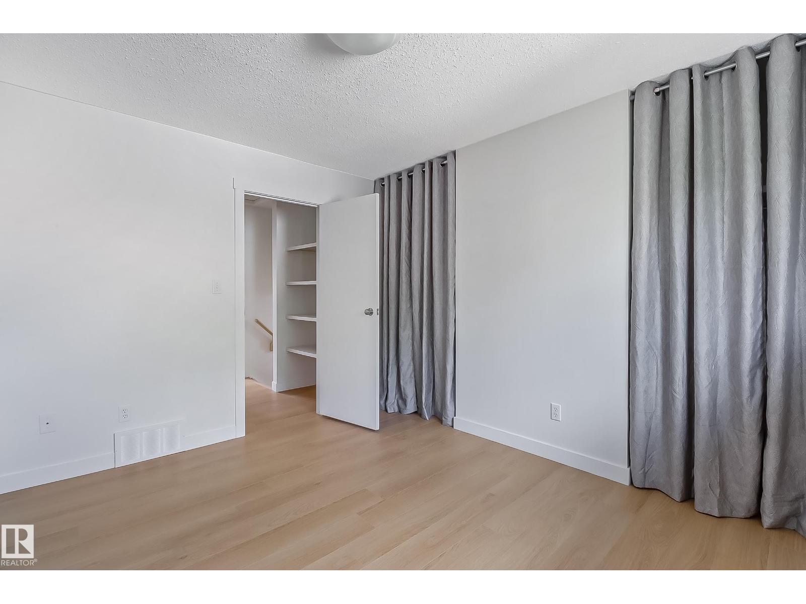 Photo 4 of 744 Saddleback Rd Nw, Edmonton AB