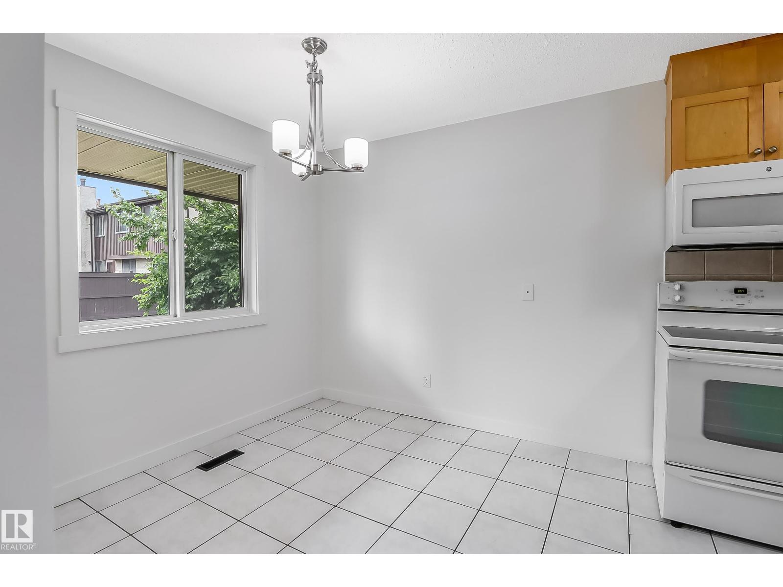 Photo 17 of 744 Saddleback Rd Nw, Edmonton AB