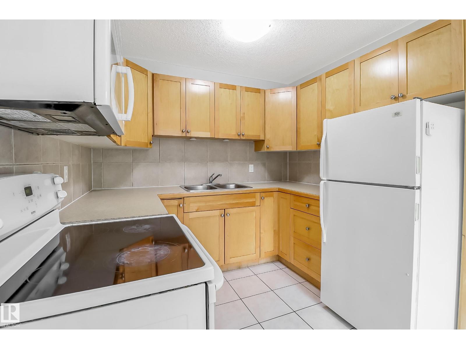 Photo 11 of 744 Saddleback Rd Nw, Edmonton AB