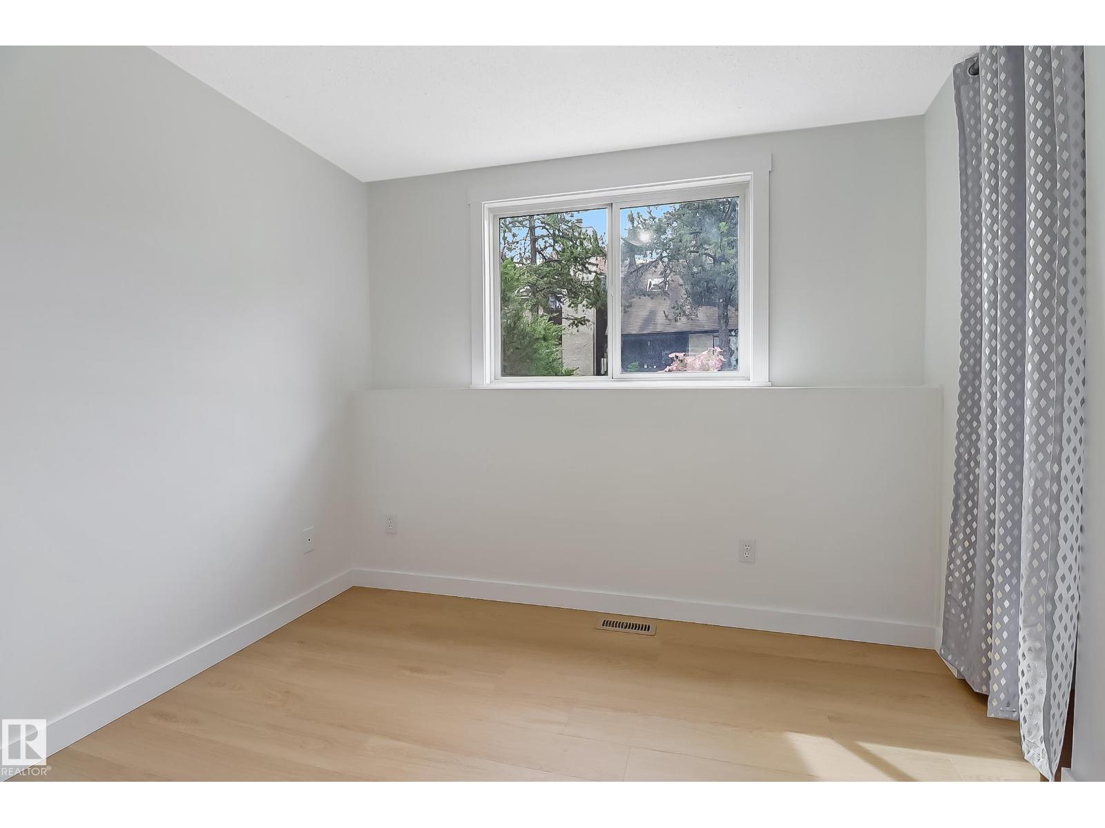 Photo 18 of 744 Saddleback Rd Nw, Edmonton AB