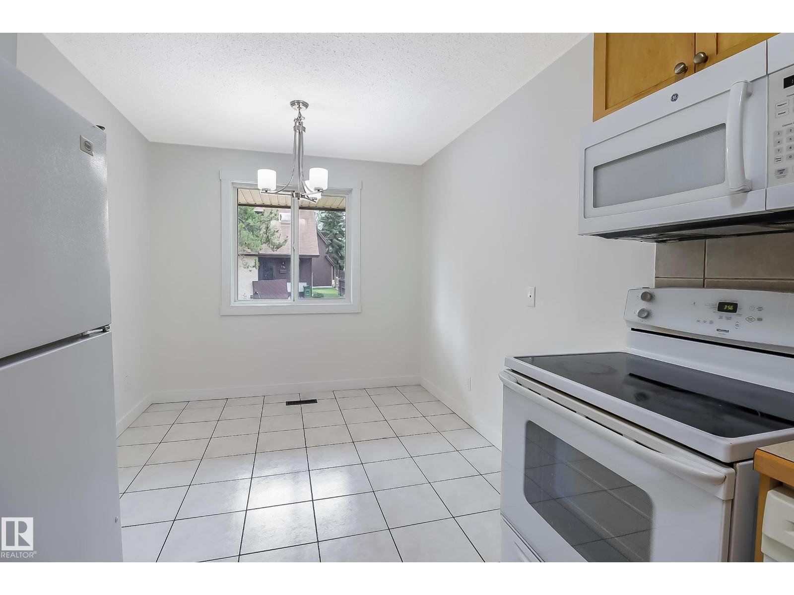 Photo 7 of 744 Saddleback Rd Nw, Edmonton AB