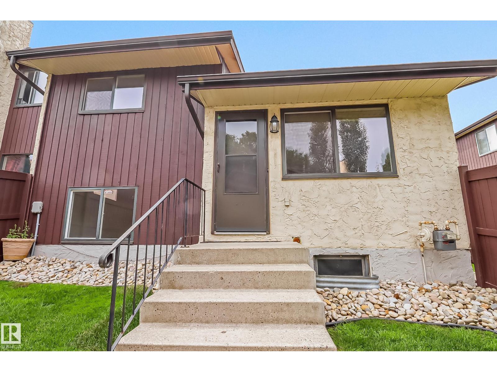 Photo 1 of 744 Saddleback Rd Nw, Edmonton AB