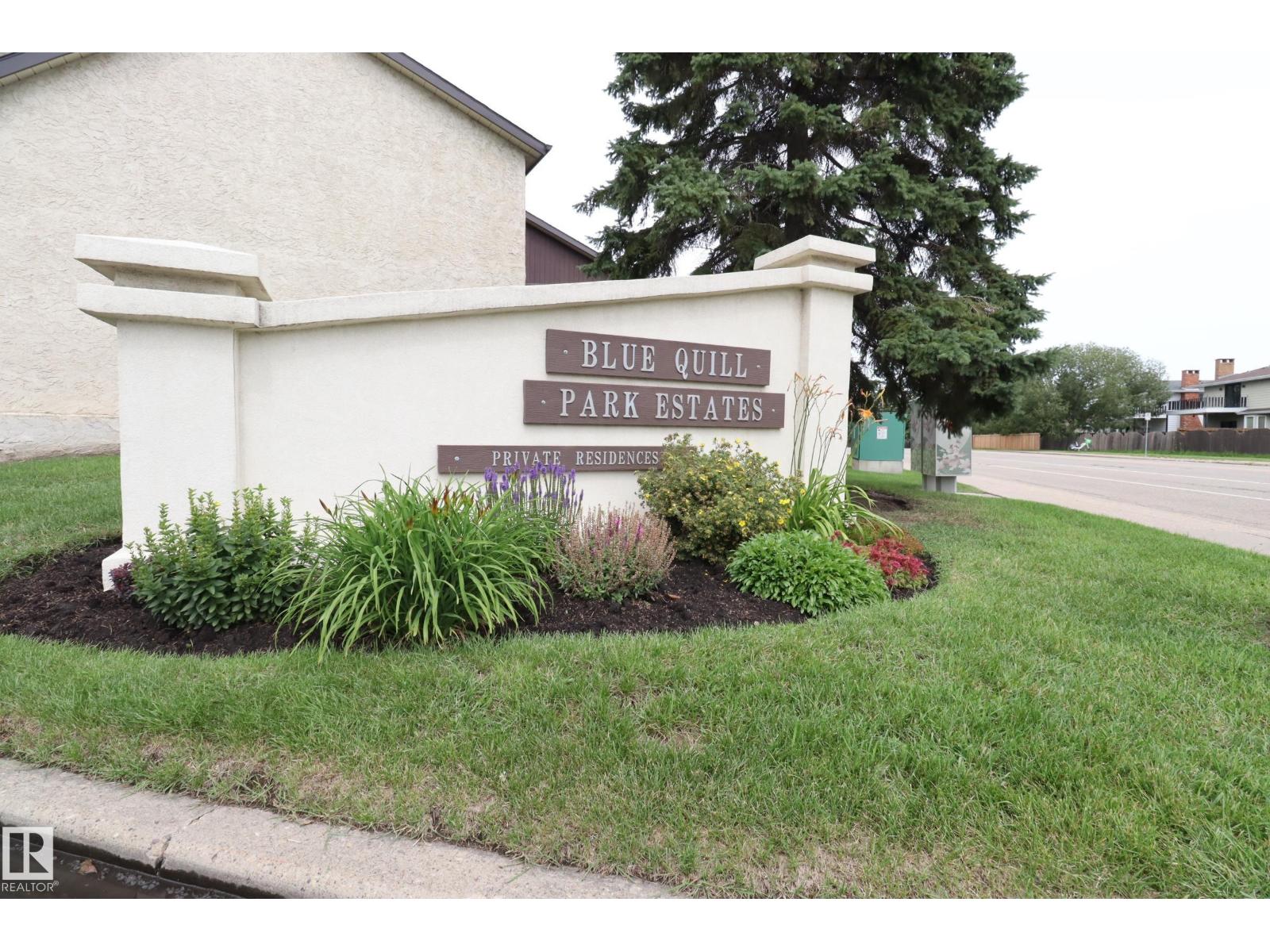 Photo 3 of 744 Saddleback Rd Nw, Edmonton AB