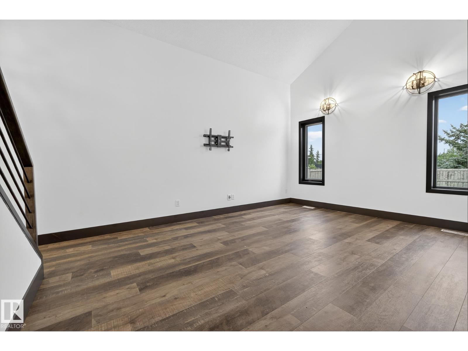 Photo 17 of 11421 118 St Nw, Edmonton AB