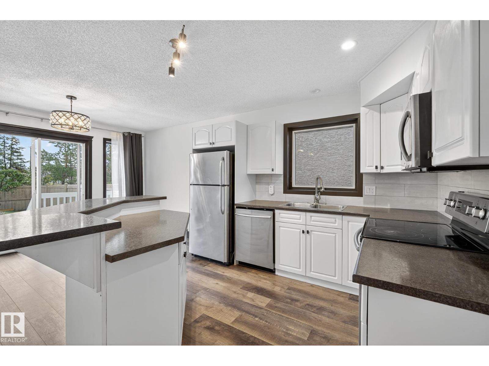 Photo 38 of 11421 118 St Nw, Edmonton AB