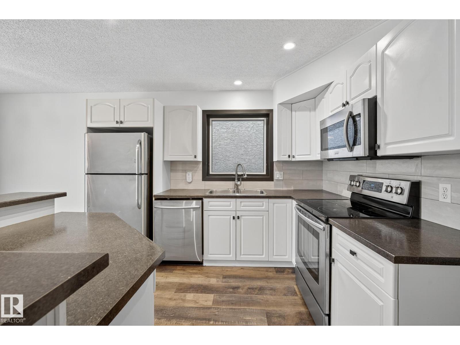 Photo 6 of 11421 118 St Nw, Edmonton AB