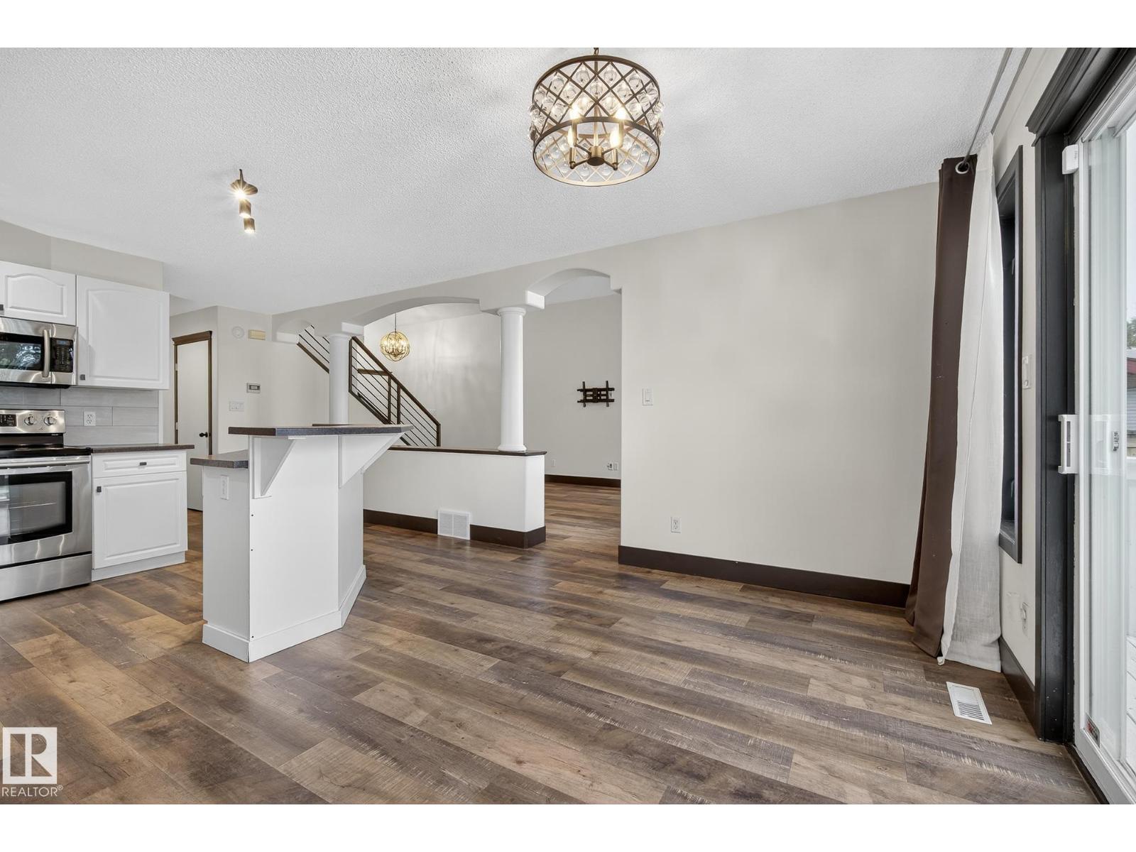 Photo 7 of 11421 118 St Nw, Edmonton AB