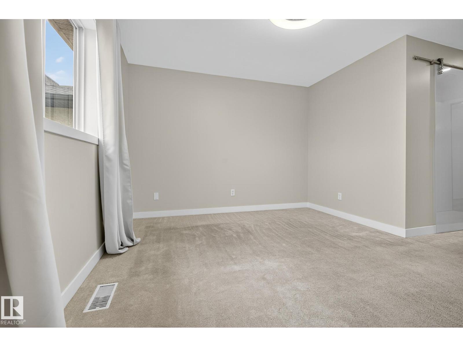 Photo 15 of 11421 118 St Nw, Edmonton AB