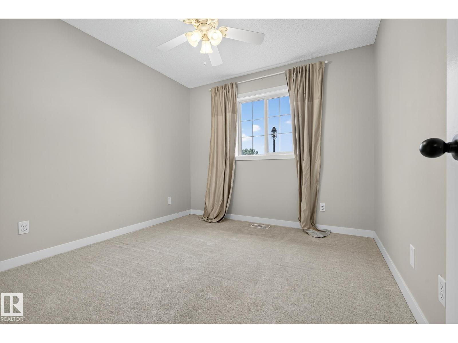 Photo 37 of 11421 118 St Nw, Edmonton AB