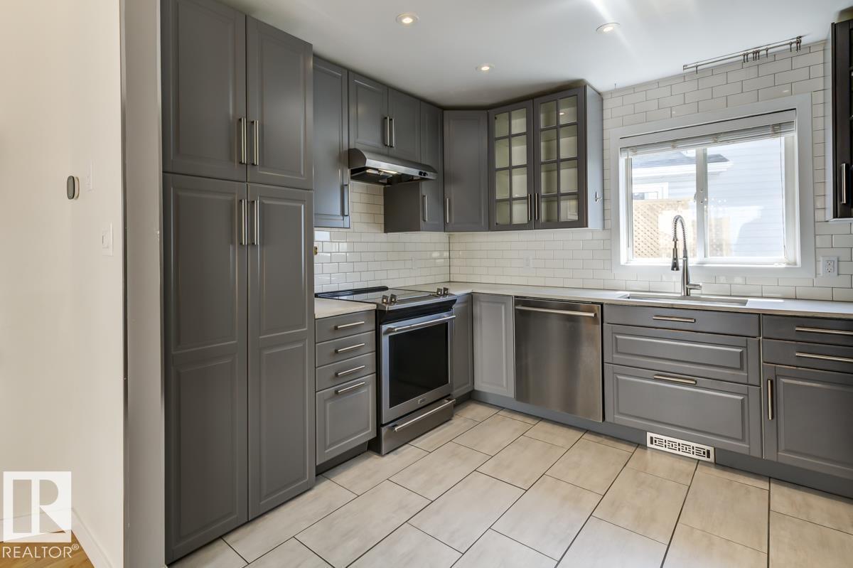 Photo 3 of 1520 80 A St Nw, Edmonton AB