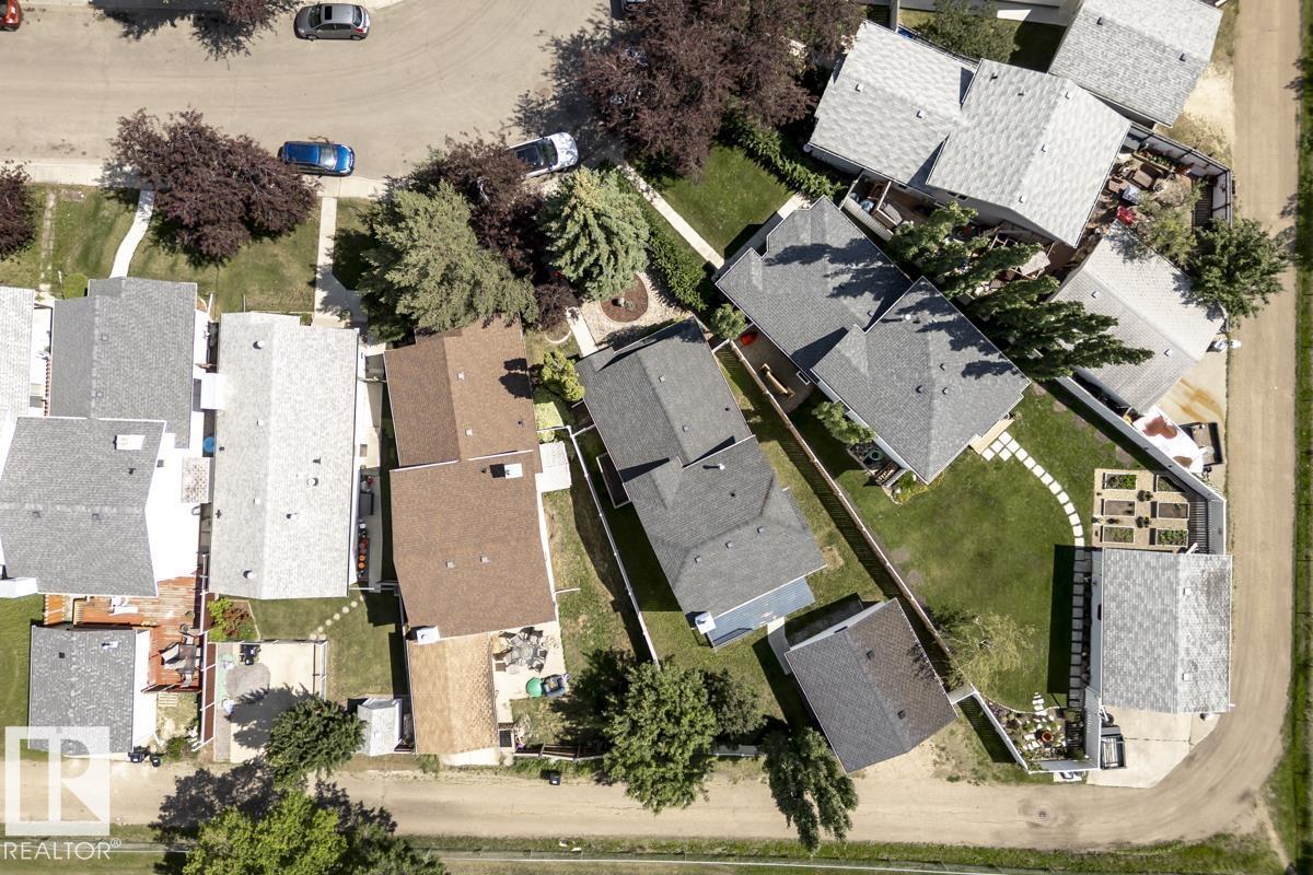 Photo 11 of 1520 80 A St Nw, Edmonton AB